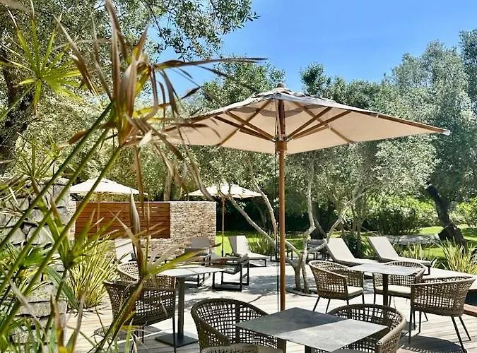 オテル エ トレ ステッレ ボニファシオ