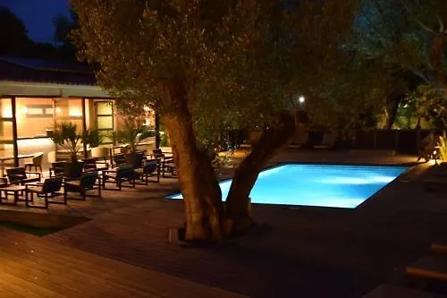 オテル エ トレ ステッレ ボニファシオ