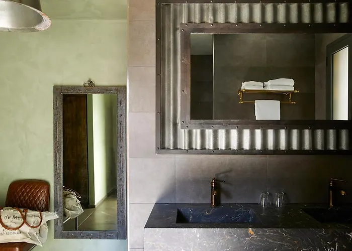 オテル エ トレ ステッレ ボニファシオ