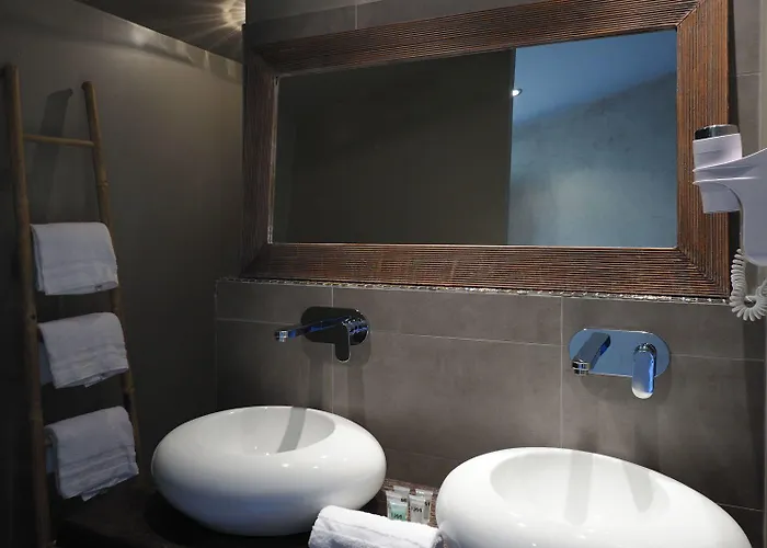 オテル エ トレ ステッレ