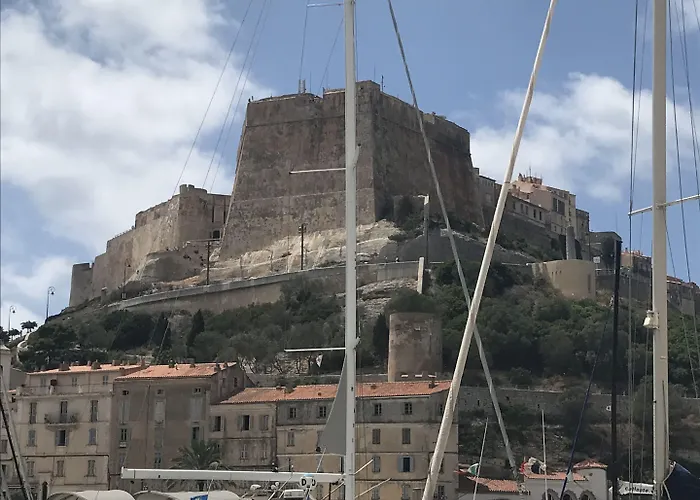 オテル エ トレ ステッレ