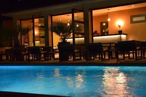 オテル エ トレ ステッレ 4* ボニファシオ